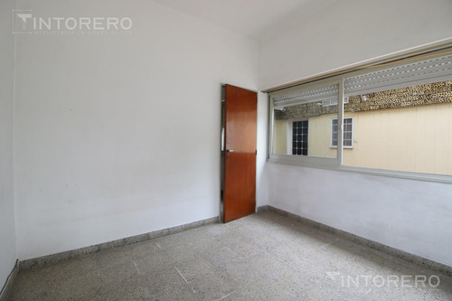 Ph En Venta De Dos Ambientes En Morón.