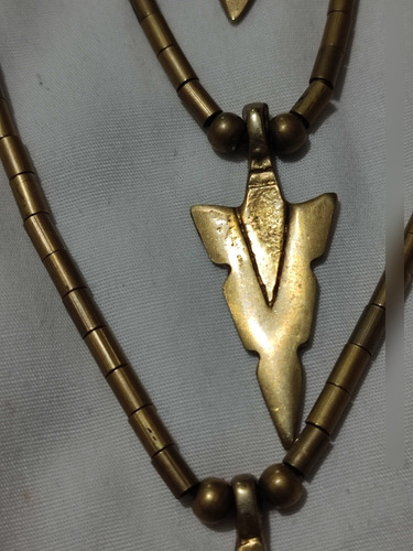 Antiguo Collar Africano Puntas De Flecha De Bronce (Usado)