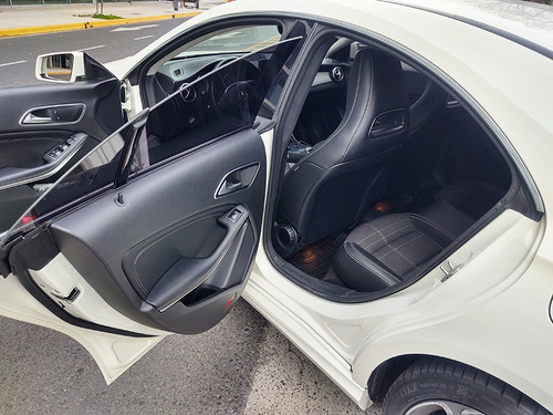 Imagen 15 de 22 de Mercedes Benz Cla 200 2015 Cla200 At Abasto Motors