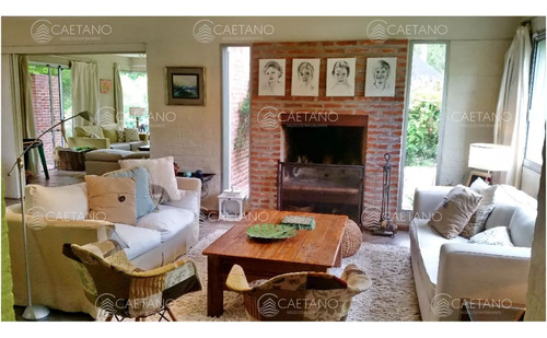 Vendo Casa 4 Dormitorios, Con Piscina En Pinares, Punta Del Este