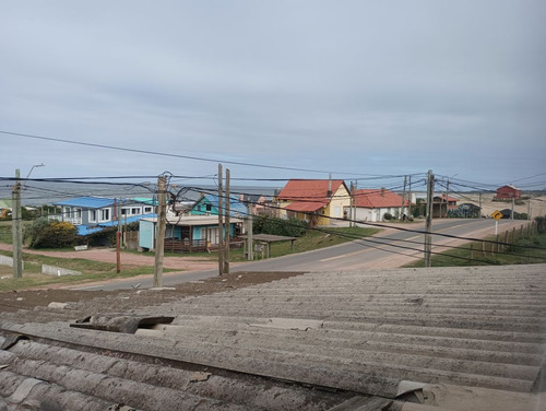 Local Comercial Con 2 Terrenos En Punta Del Diablo