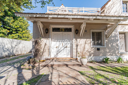 Venta Casa 5 Ambientes Con Garaje, Quincho Y Piscina En Haedo.