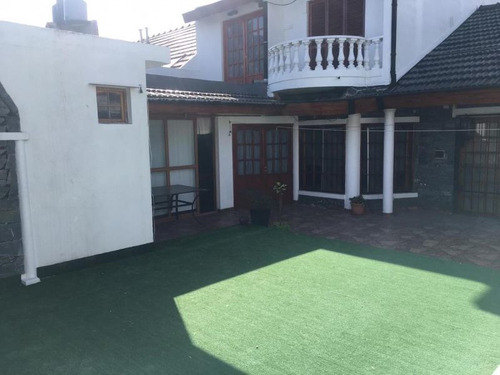 Chalet 5 Ambientes Con Cochera