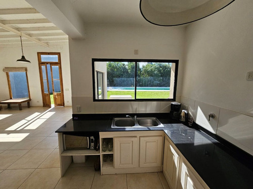 Venta Casa Cuatro Dormitorios Pileta La Lonja