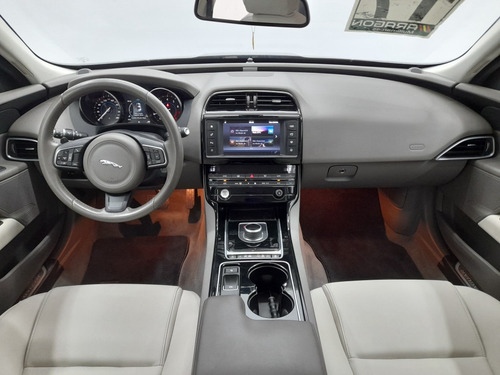 Imagem 11 de 15 de Jaguar Xe 2.0 Gtdi Pure Gasolina Automático