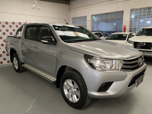 Imagen 3 de 15 de Toyota Hilux 2.4 Dc 4x2 Tdi Sr 2017