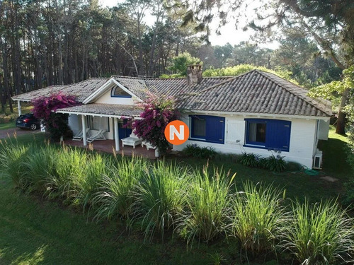 Alquiler Casa En Laguna Blanca , Manantiales 3 Dormitorios - Ref: 217021