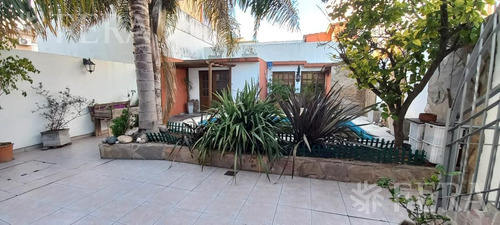 Imagen 10 de 19 de Venta Casa De 6 Ambientes Con Cochera Y Fondo Libre Con Piscina Y Quincho En Wilde (26900)