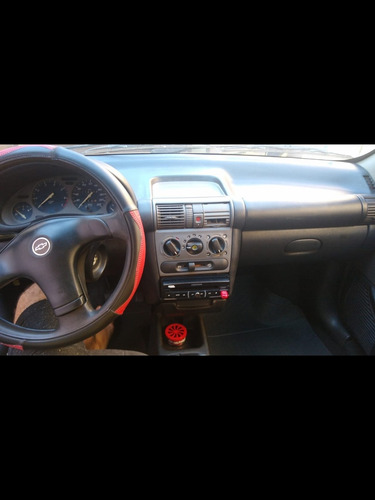 Imagem 1 de 3 de Chevrolet Corsa Classic Sedan