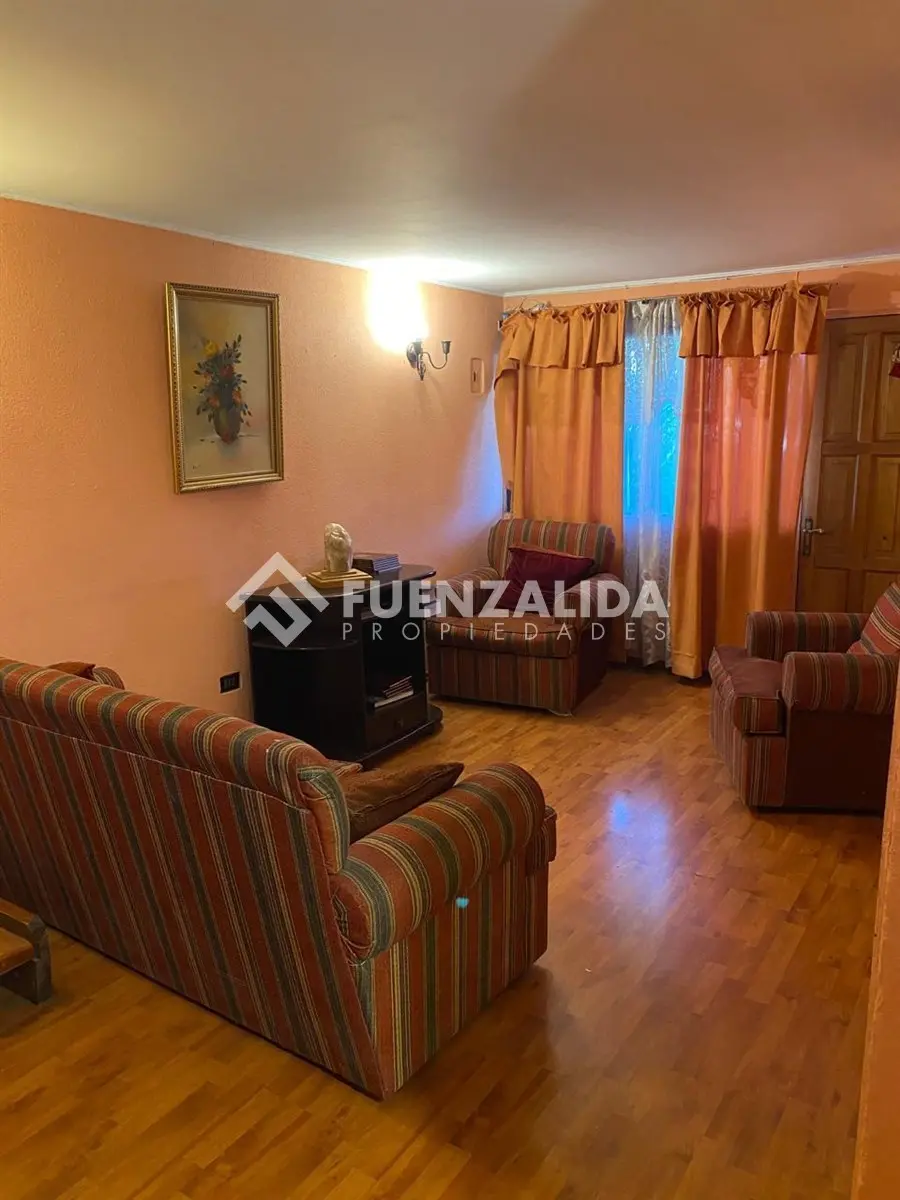 Imagen 5 de 16 de Casa En Venta De 5 Dorm. Metro Santiago Bueras