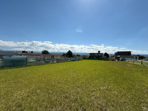 Terreno En Venta En Carlos Paz Golf - 912 Metros - Lote Central