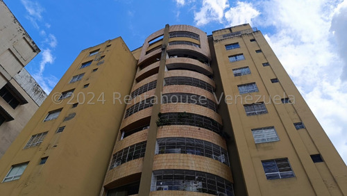 Y.t. Apartamento En Venta, Las Palmas Mls #25-18897