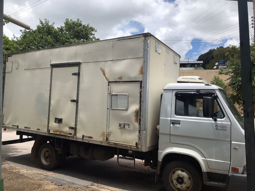 Imagem 4 de 12 de Caminhão 8.120 Euros Bau