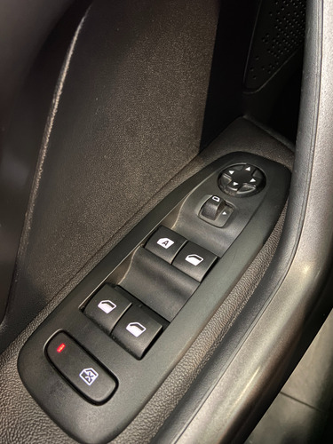 Peugeot 2008 1.6 Feline 5p