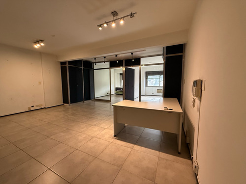 Venta Oficina Al Frente, En Retiro, Con Baño Y Cocina