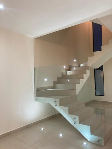 Casa En Venta Col. Mirador Residencial, Dominio Cumbres, García, Nuevo León.