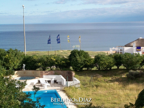 Esplendida Casa Frente Al Mar- Ref: 359