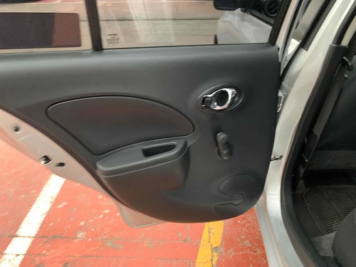 Imagen 8 de 14 de Nissan March 1.6 Sense Std 5 Vel Ac 2017
