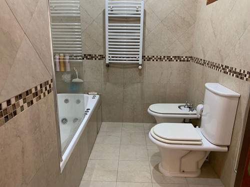 Imagen 9 de 22 de Excelente Casa De 4 Ambientes Con Piscina