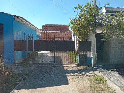 Casa De 5 Ambientes Con Local Al Frente