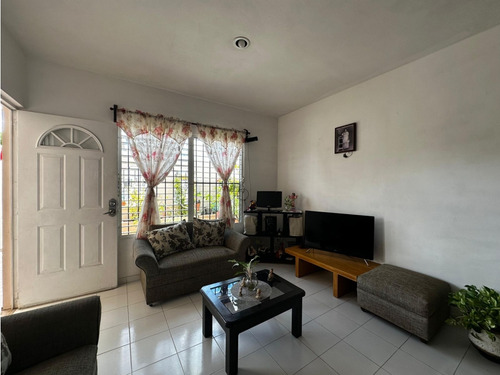 Casa De Una Planta En Venta, Dentro La Ciudad, Mérida,204