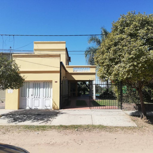 Casa De 2 Dormitorios Con Patio Y Vista Al Rio En Santa Rosa