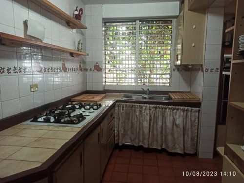 Se Vende Casa, Ubicada En La Urbanización El Marquez. Nc