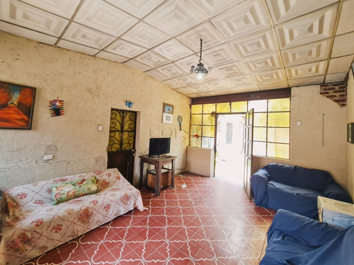 Imagen 2 de 9 de En Venta Casa De Cuatro Habitaciones En El Centro De La Antigua Guatemala