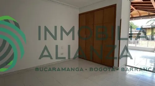 Casa En Venta En Versalles. Cod V61639