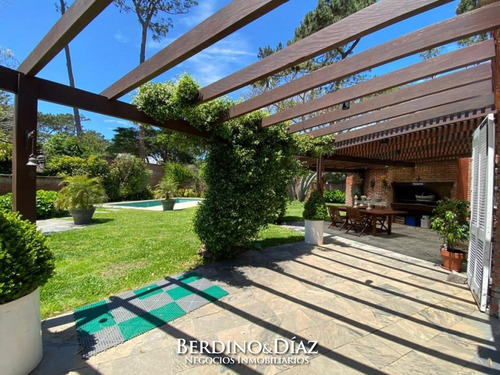 Herrmosa Residencia En Playa Mansa- Ref: 793