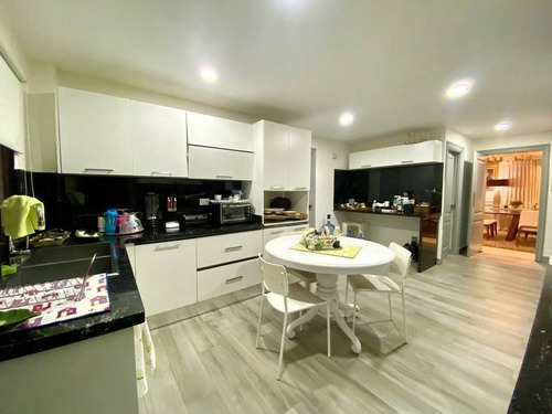 Apartamento Clásico Modernizado En Paraíso