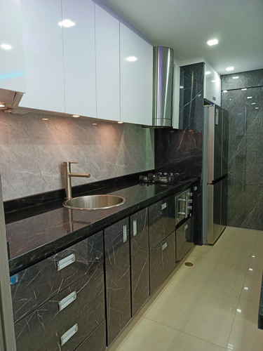 Rbr Vende Apartamento En La Urb Villas Geica