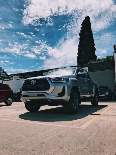 Imagen 6 de 7 de Toyota Hilux 2022 2.8 Cd Srv 177cv 4x4 At