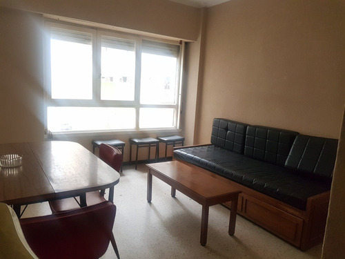 Departamento De 2 Amb A La Calle Con Balcon En Venta -
