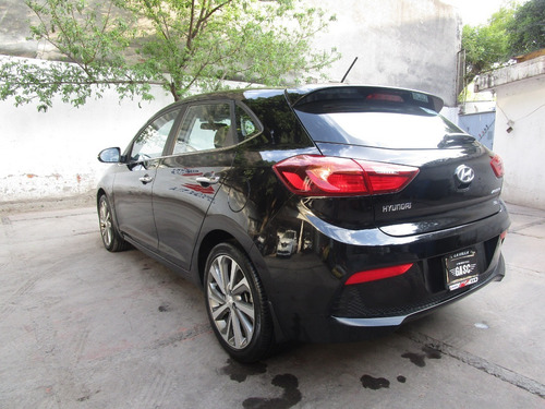Imagen 13 de 15 de Hyundai Accent 5p Gls 1.6l,ta,a/ac.aut.,ve,piel,ra17