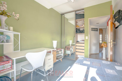 Departamento En Flores - 4 Ambientes - Frente - Balcon - Impecable