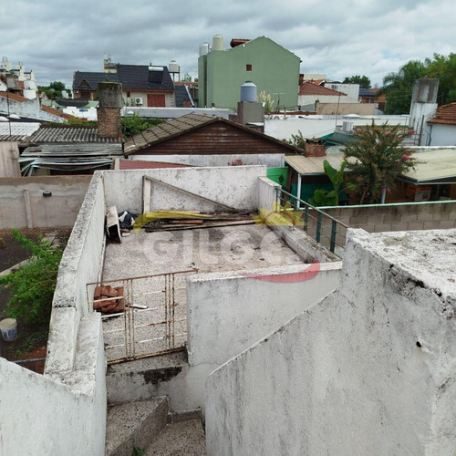 Venta De Casa 5 Amb. En Ramos Mejia Con Fdo. Con Quincho