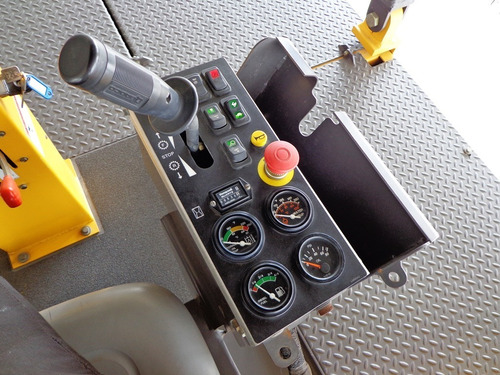 Imagen 6 de 10 de Maquinaria Para Asfalto Compactadora Volvo Pt125