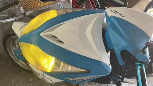 Trae Caja Trasera Caben Dos Cascos