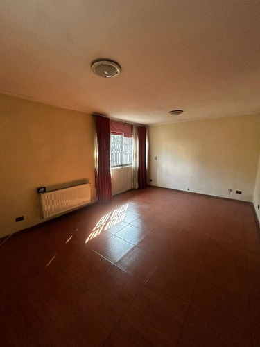 Vende Casa En Ñuñoa Sector Eliecer Parada/ El Bosque