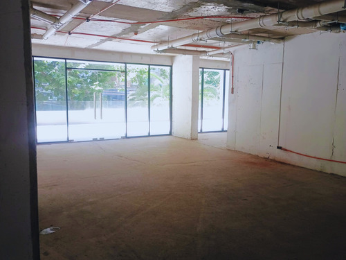 Local Comercial Amplio Con Terraza En Providencia, Placa Com