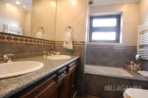 Imagen 16 de 25 de Hermosa Casa Con Jardín En Martinez