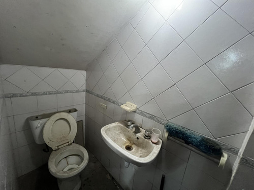 Venta Local Con Galpón En Parque Chas