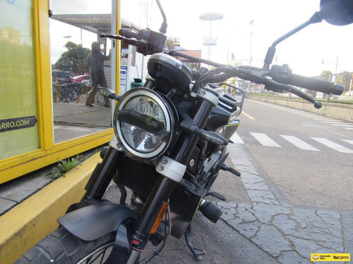 Imagen 3 de 25 de Husqvarna Svartpilen 401