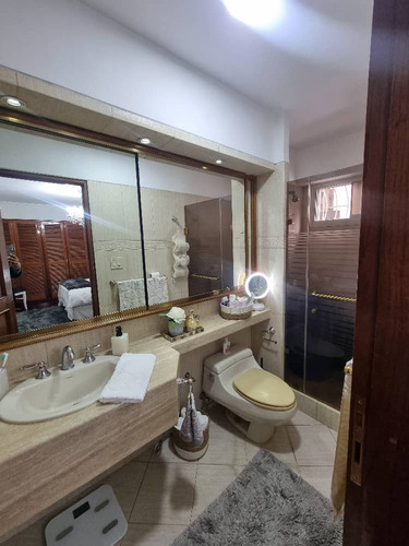 Lujoso Y Amplio Apartamento En Los Nuevos Teques, Estado Miranda.