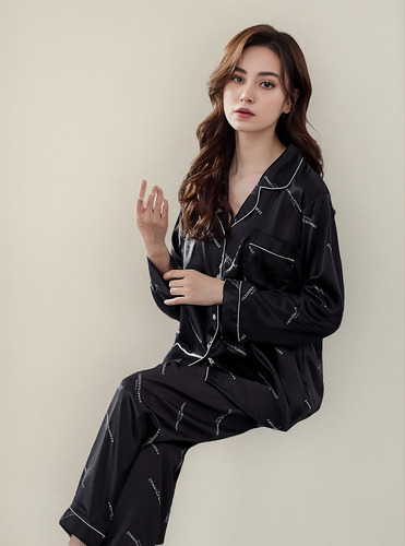 Pijama De Seda Bordada Para Parejas