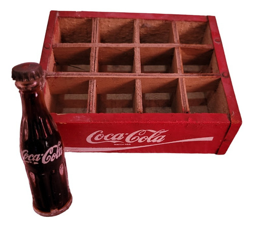 Cajón De Botellas Con Botella De Coca Cola Mini