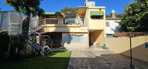 Gran Casa De 5 Ambientes Con Jardín Y Quincho En Antártida Argentina, Carapachay