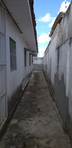 Casas - Ref: V2021
