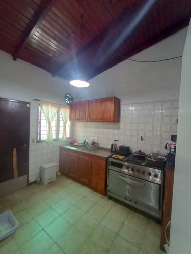 Casa Para Dos Familias O Inversor.-
